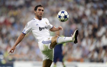 【华体会体育】中超争冠焦点战哑火，全场仅一脚射正，恒大战术遭熊大陷阱束缚